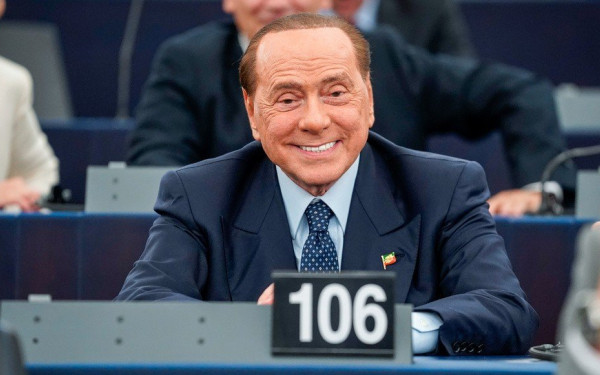  Αντίπαλοι και υποστηρικτές αποτίουν φόρο τιμής στον Σίλβιο Μπερλουσκόνι 