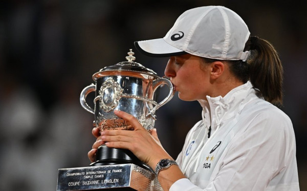 Τένις: Back to back «βασίλισσα» στο Ρολάν Γκαρός η Σφιόντεκ (βίντεο)