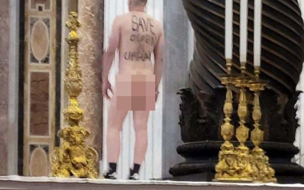 Βατικανό: Έκαναν ειδική τελετή εξαγνισμού στον βωμό της Βασιλικής επειδή τον «βεβήλωσε» ένας άνδρας