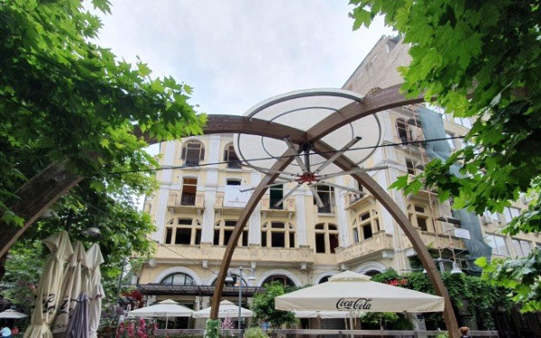 Θεσσαλονίκη: Το διατηρητέο της Πλατείας Εμπορίου που μετατρέπεται σε Χώρο Φιλοξενίας