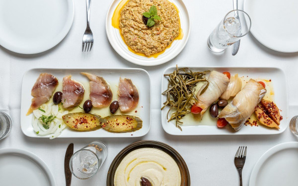 Αν θες ψαρόσουπα της ώρας, θα τη βρεις μόνο στο ουζερί «Ο Σταύρος»