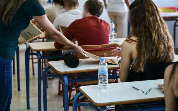 Πανελλαδικές 2024: Χρήσιμες οδηγίες για τους υποψήφιους - Τα απαραίτητα και τα... απαγορευμένα,  τι ισχύει για τα κινητά