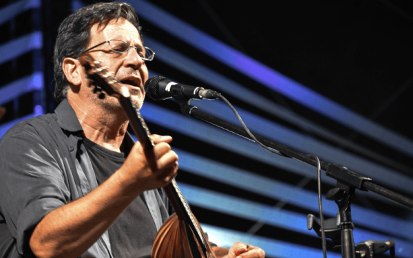 Θανάσης Παπακωνσταντίνου: Νέες ημερομηνίες για συναυλίες μετά τα αλλεπάλληλα sold out