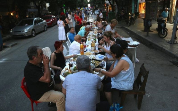 Θεσσαλονίκη: Σήμερα το 8o Δείπνο της Άνοιξης στρώνει τραπέζι στην Αλεξάνδρου Σβώλου (βίντεο)