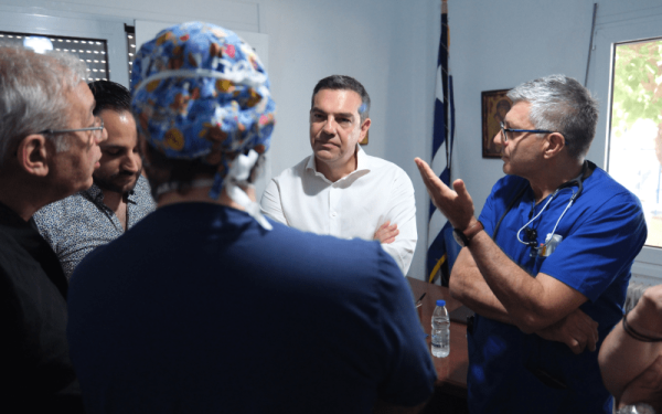 Τσίπρας από νοσοκομείο Ιεράπετρας: Πρώτιστη προτεραιότητά μας η στήριξη του ΕΣΥ 