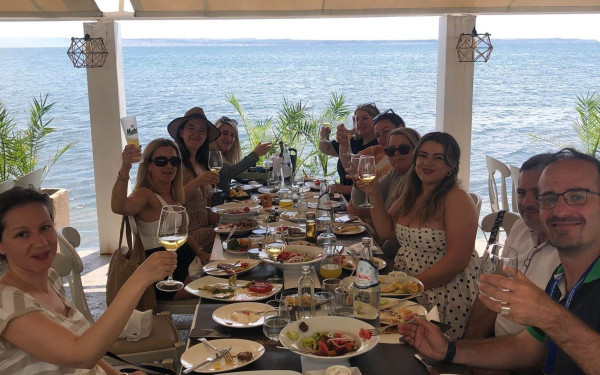 Τι γυρεύουν στη Θεσσαλονίκη οκτώ Ιρλανδές bloggers; (φωτ.)