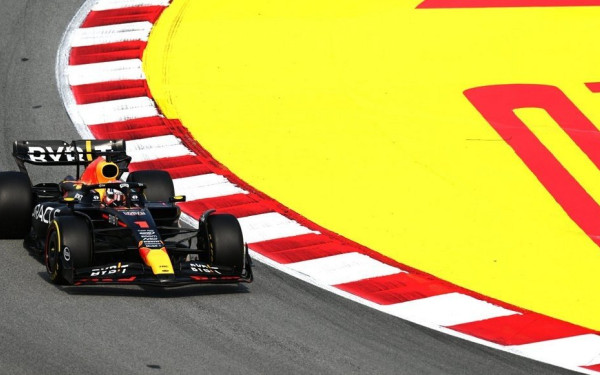 Φόρμουλα 1: Επίδειξη ισχύος του Φερστάπεν στη Βαρκελώνη (βίντεο)