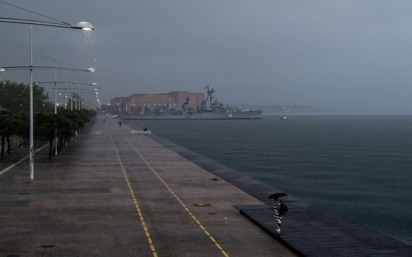 Από καλοκαίρι... χειμώνας: Έρχονται επικίνδυνα καιρικά φαινόμενα - Πώς θα επηρεαστεί η Θεσσαλονίκη 