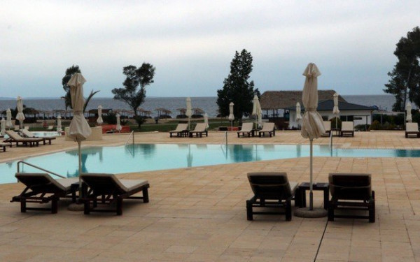 Τριήμερο Αγ. Πνεύματος: «Μούδιασμα»  σε Χαλκιδική και νησιά