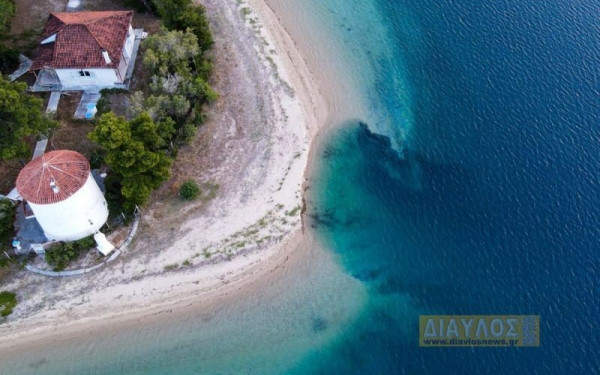 Ο σεισμός στην Αταλάντη «βύθισε» παραλία της Βόρειας Εύβοιας (βίντεο, φωτ.)