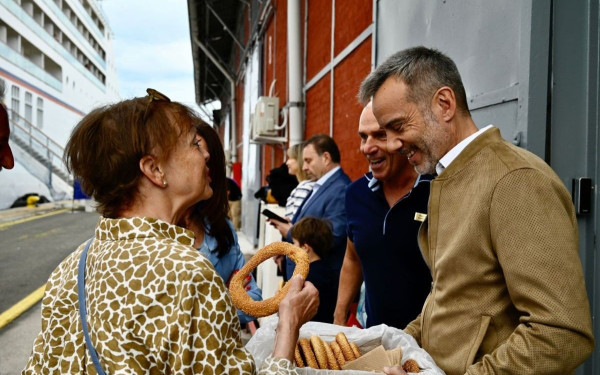 Τους επιβάτες κρουαζιερόπλοιων υποδέχθηκε ο Κωνσταντίνος Ζέρβας (φωτ.)