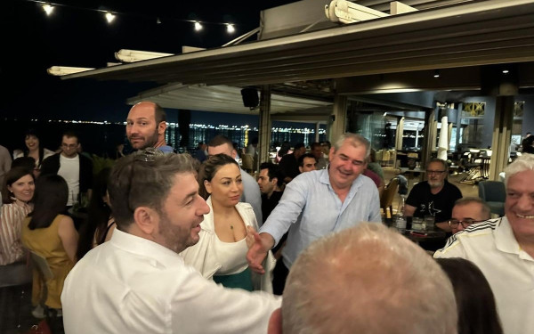 Το ποτό του Ανδρουλάκη με τα «πράσινα» στελέχη (φωτ.)