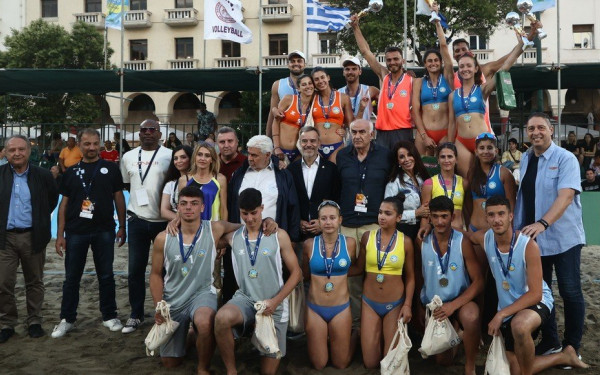 Μπιτς βόλεϊ: Μάτιου/ Τριανταφυλλίδη και Τζιουμάκας/ Κόλα θριάμβευσαν στη Θεσσαλονίκη (βίντεο)