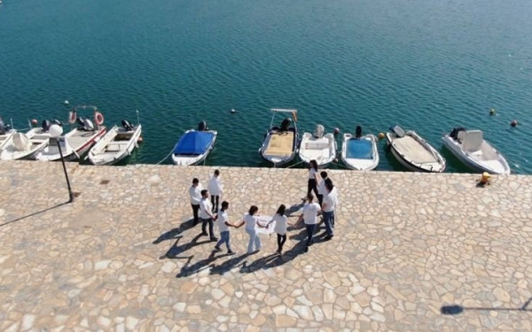  «Σμύρνη Αγαπημένη»: Συγκινούν τα παιδιά του ΕΕΕΕΚ Ξάνθης για τα 101 χρόνια προσφυγικού ελληνισμού (βίντεο)