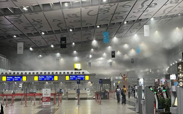 Ινδία: Συναγερμός στο αεροδρόμιο της Καλκούτας - Ξέσπασε φωτιά στο εσωτερικό (βίντεο)