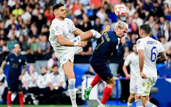 Γαλλία - Ελλάδα 1-0: Η αξιόμαχη Εθνική πλήρωσε δύο κακές στιγμές στο Παρίσι (βίντεο)