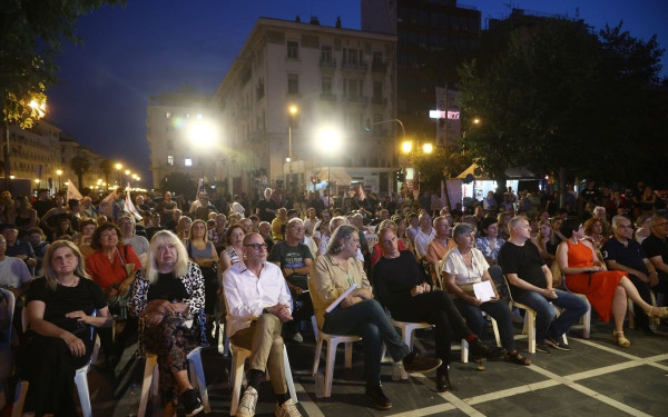 Γ. Βαρουφάκης: Έχουμε κερδίσει το δικαίωμα να σας κοιτάμε στα μάτια και να σας λέμε «Δεν προδώσαμε την εμπιστοσύνη σας ποτέ» (βίντεο & φωτ.)