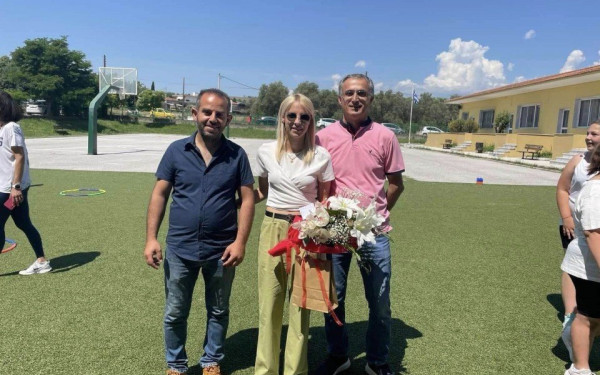 Ποδόσφαιρο: Μοίρασε μπάλες, γνώσεις και χαμόγελα η αρχηγός του ΠΑΟΚ σε μαθητές σχολείου του Ευρωπού