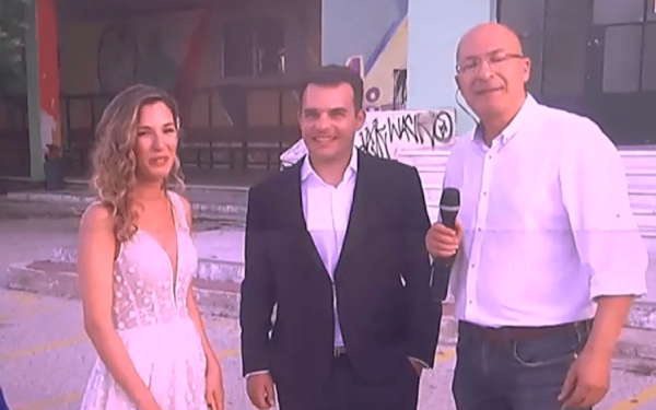 Έκαναν το γαμήλιο γλέντι και μετά πήγαν να ψηφίσουν με το νυφικό και τα γαμπριάτικα (βίντεο)