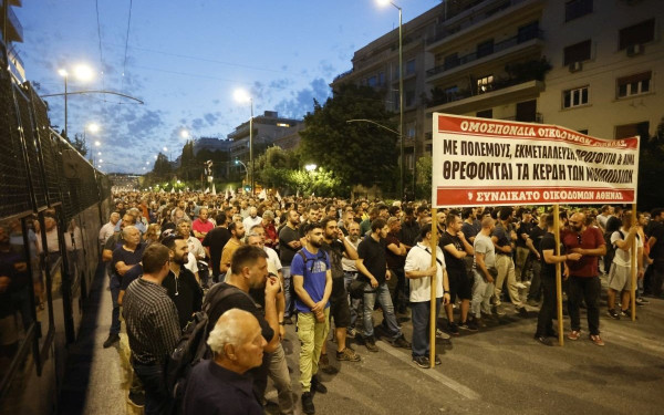 Πορεία από το Σύνταγμα στην αντιπροσωπεία της Ε.Ε. για το πολύνεκρο ναυάγιο στην Πύλο (φωτ.)