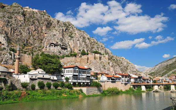 Ποντιακά σωματεία: «Να ανοίξει ξανά το ελληνικό προξενείο στην Τραπεζούντα»