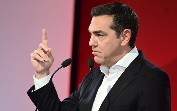 Aλ. Τσίπρας: Στο Παρίσι για την συζήτηση και ψήφιση της έκθεσης της Ντόρας Μπακογιάννη για το Κόσοβο