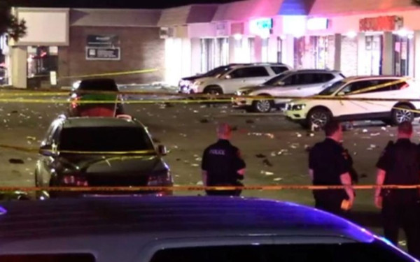 Σικάγο: Πυροβολισμοί έξω από εμπορικό κέντρο - Ένας νεκρός και 20 τραυματίες