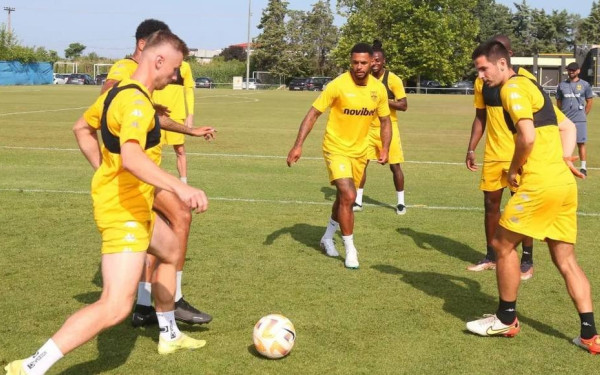 Με Φεράρι και Σαβέριο στη Βουλγαρία ο Άρης, στη Θεσσαλονίκη ο Νταμπό