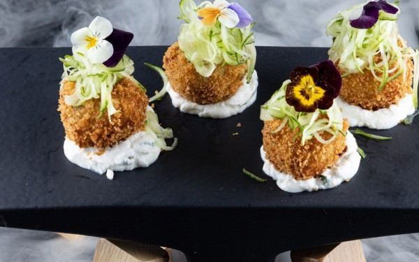 Αφιέρωμα: Καλοκαιρινή έξοδος στην Καλαμαριά - Γνωρίστε τα 20 από τα καλύτερα food & drink spots 