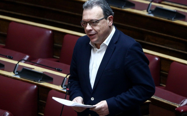 Σ. Φάμελλος: Περιμένουμε από τον Πρόεδρο της Βουλής άμεσα λύση στο θέμα των θέσεων στην Ολομέλεια