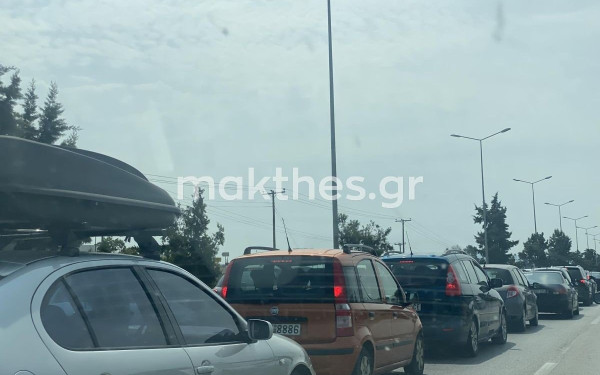 Καραμπόλα πέντε οχημάτων στη Μουδανιών 