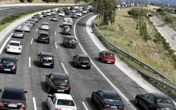 Απίστευτη ταλαιπωρία για οδηγούς στο Δερβένι - Μεγάλο μποτιλιάρισμα και ουρές χιλιομέτρων