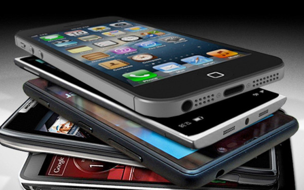 Χαλκιδική: Δύο γυναίκες κι ένας ανήλικος «σήκωσαν» επτά κινητά από κατάστημα