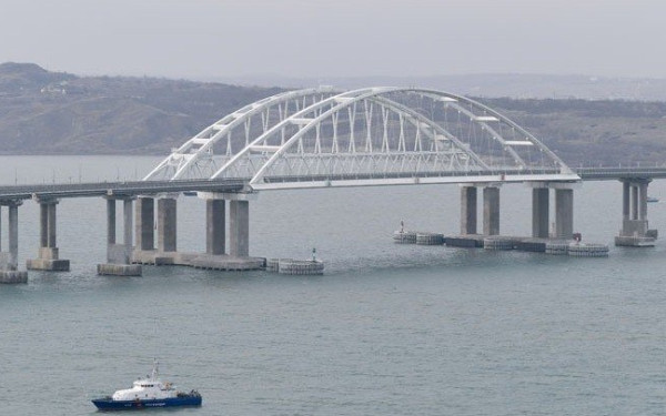 Κανονικά η κίνηση των οχημάτων στη γέφυρα της Κριμαίας