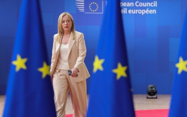 Ιταλία: Η Μελόνι προσεγγίζει το Παρίσι μετά το αδιέξοδο με το Βερολίνο στο μεταναστευτικό