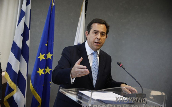 Μηταράκης: Αστυνομία δίπλα κι όχι απέναντι στους πολίτες