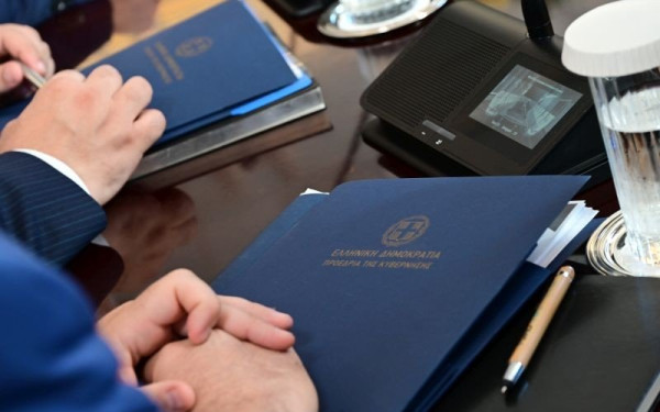 Υπουργικό Συμβούλιο: Τι περιλαμβάνουν οι μπλε φάκελοι που παρέλαβαν οι υπουργοί
