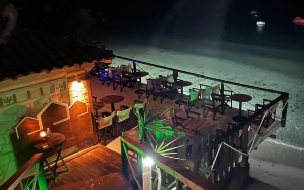 Paragkes: Ένα μοναδικό lounge cocktail bar στο Ποσείδι Χαλκιδικής