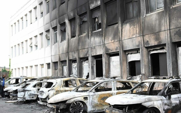 Απαγόρευση κυκλοφορίας τη νύχτα σε προάστιο του Παρισιού