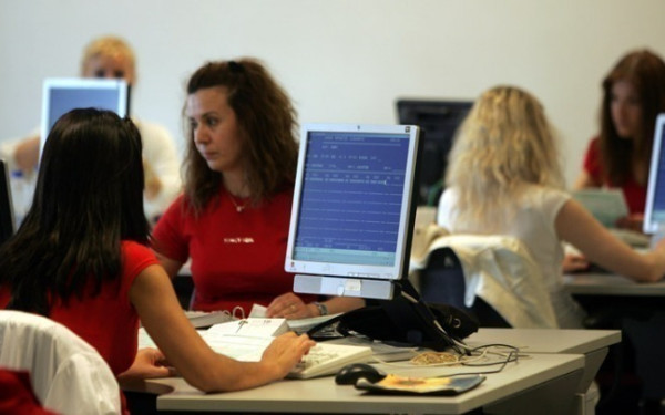 Μεγάλες ανισότητες στους μισθούς ανδρών - γυναικών στις επιχειρήσεις