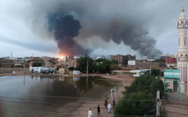 Μαίνονται οι μάχες στο Σουδάν: Οι εκτοπισμένοι απειλούνται από ασθένειες και υποσιτισμό  