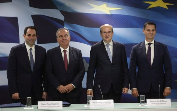 Μπαράζ ενημερωτικών συναντήσεων με τους κοινωνικούς εταίρους για το οικονομικό επιτελείο