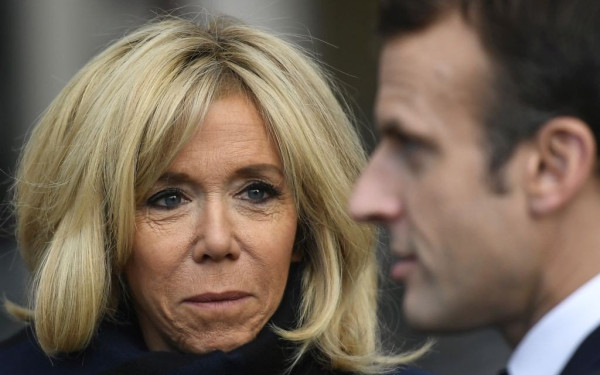 Γαλλία: Η Μπριζίτ Μακρόν αμφιβάλλει ότι ο σύζυγός της θα εγκαταλείψει την πολιτική μετά τη λήξη της θητείας του