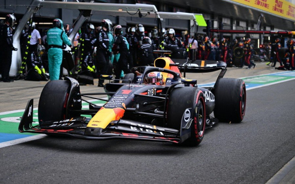 Φόρμουλα 1: Εκπληκτικός και απόλυτος κυρίαρχος ο Φερστάπεν στο Σίλβερστοουν (βίντεο)