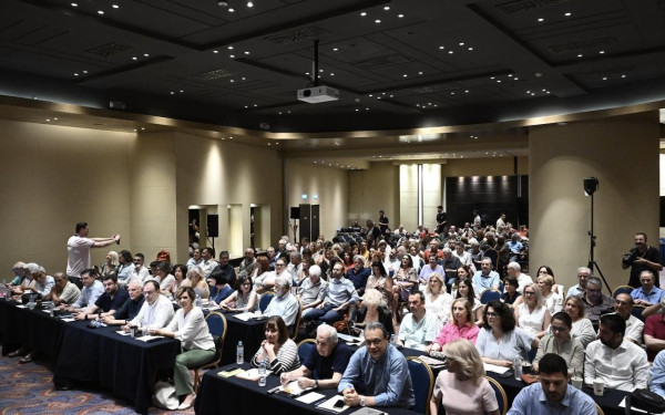 "Ανοίγουν τα χαρτιά" τους οι υποψήφιοι διάδοχοι του Τσίπρα στον ΣΥΡΙΖΑ