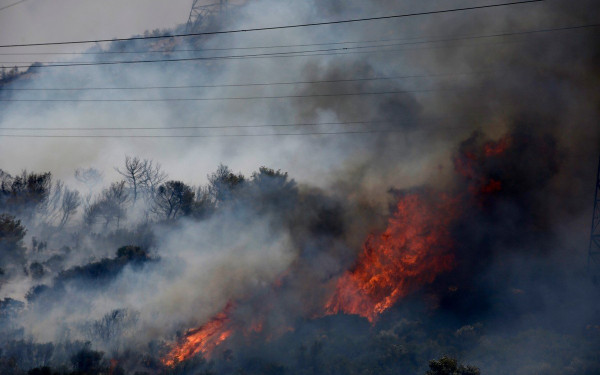 Σε εφαρμογή το «Σχέδιο Δευκαλίων» για τις φωτιές: Στη μάχη και οι Ένοπλες Δυνάμεις 