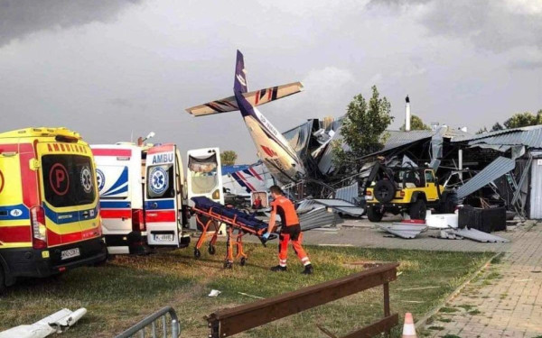 Συντριβή αεροσκάφους στην Πολωνία με 5 νεκρούς και 7 τραυματίες (βίντεο & φωτ.)