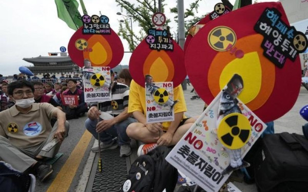 Ν. Κορέα: Διαμαρτυρίες κατά της απόρριψης επεξεργασμένου ραδιενεργού ύδατος από τη Φουκουσίμα