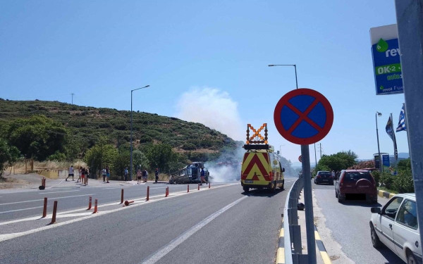 Πυρκαγιά στα Τέμπη μετά από ανάφλεξη ελαστικών τροχόσπιτου - Εκτροπή στην Π.Ε.Ο. Λάρισας-Θεσσαλονίκης (βίντεο & φωτ.)