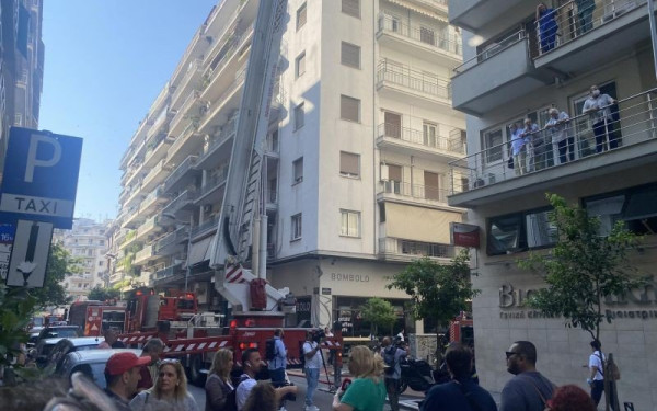 Θεσσαλονίκη: Έσβησε η φωτιά σε κλινική στο κέντρο της πόλης - Απομακρύνθηκαν ασθενείς (βίντεο, φωτ.)